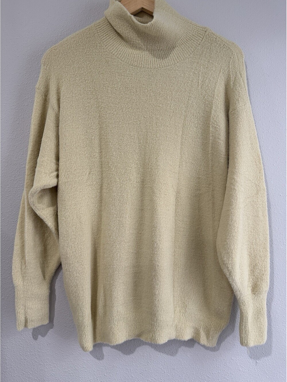 Aritzia Wilfred Free Hush King Turtleneck Sweater Womens Small Soft Fuzzy